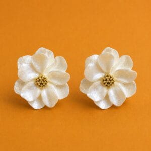 Elowen pearl flower earrings with white petals